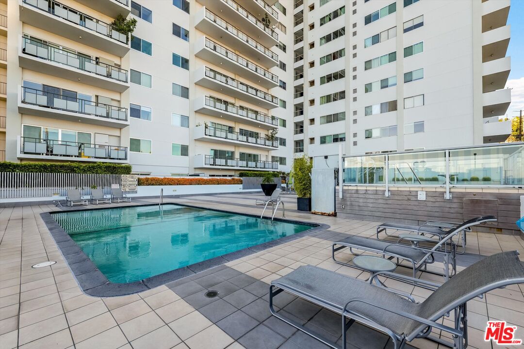 1155 N La Cienega Blvd Unit: 702