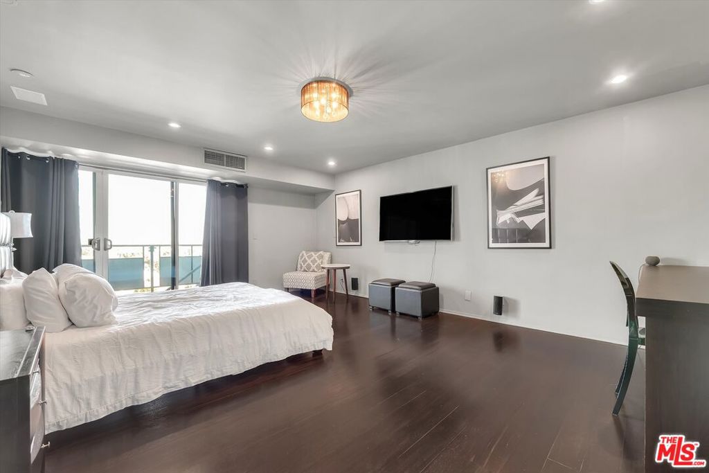 1155 N La Cienega Boulevard 702