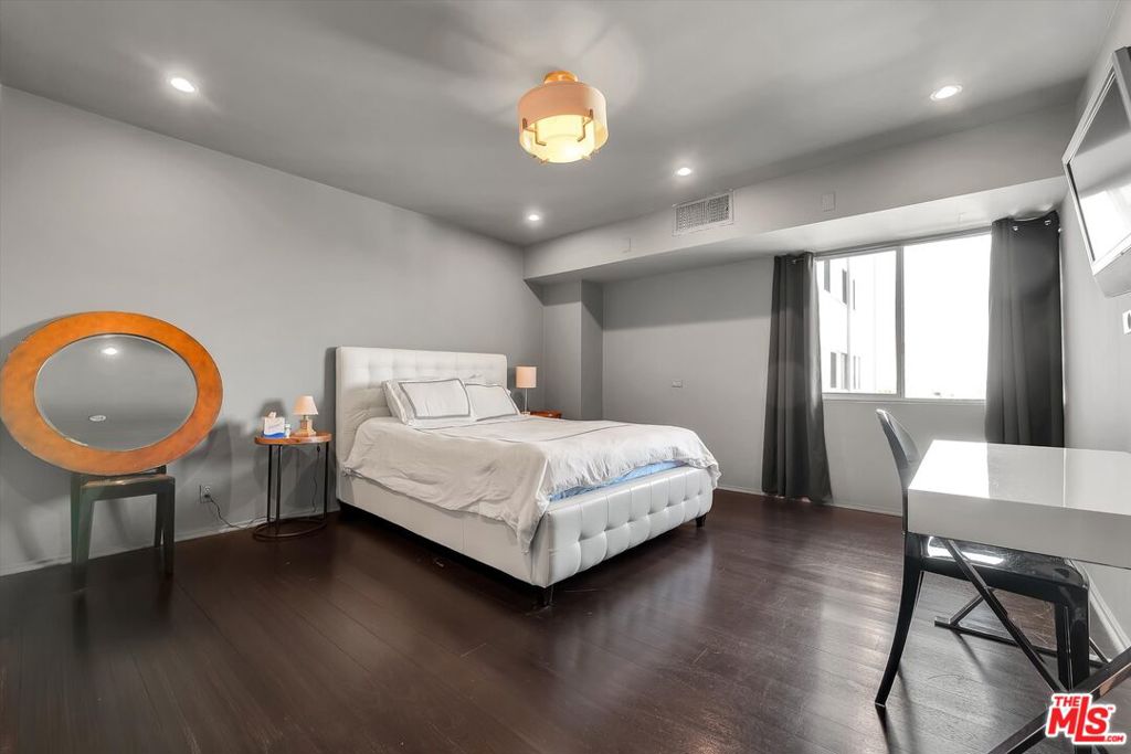 1155 N La Cienega Boulevard 702