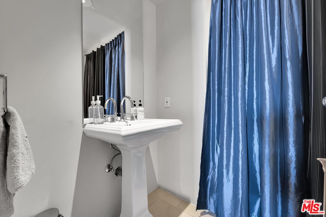 1155 N La Cienega Blvd Unit: 702