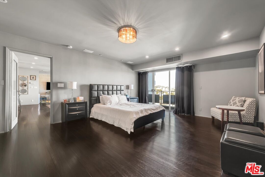 1155 N La Cienega Blvd Unit: 702