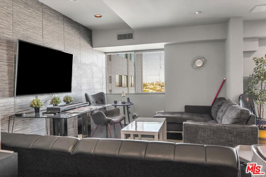 1155 N La Cienega Boulevard 702