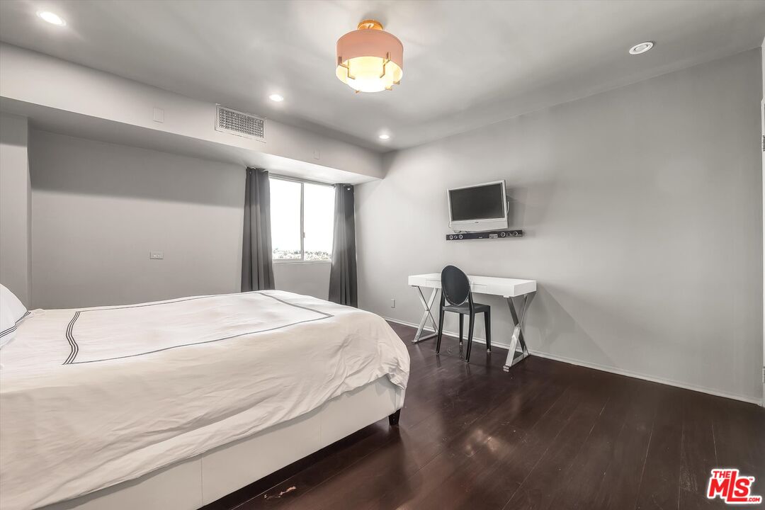 1155 N La Cienega Blvd Unit: 702