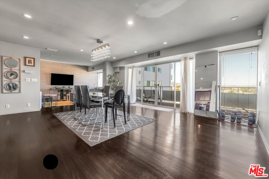1155 N La Cienega Blvd Unit: 702