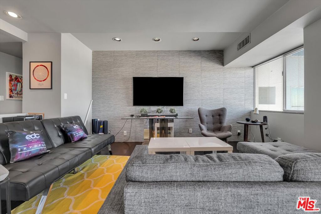 1155 N La Cienega Boulevard 702