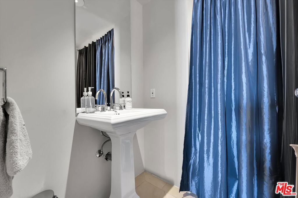 1155 N La Cienega Boulevard 702