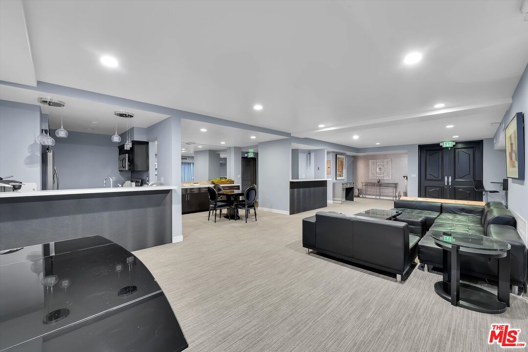 1155 N La Cienega Blvd Unit: 702