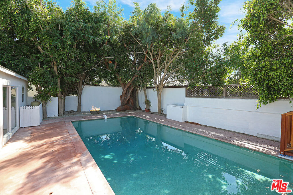 12524 WOODBINE Street