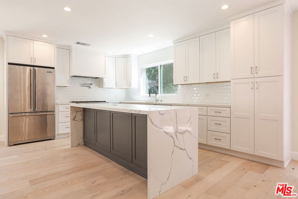 12524 WOODBINE Street