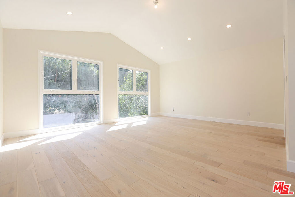 12524 WOODBINE Street