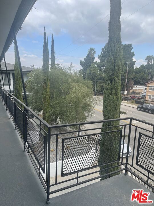 12111 S Figueroa Street