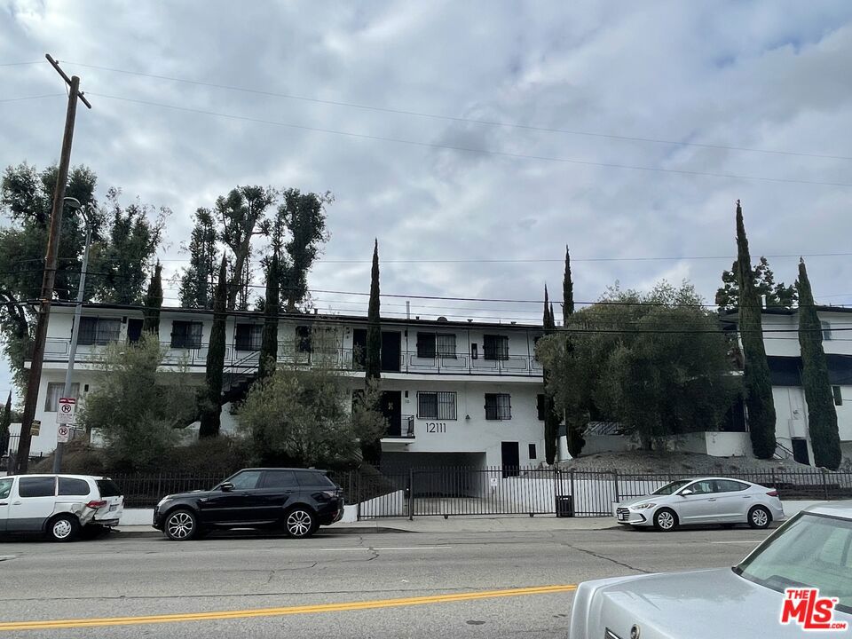 12111 S Figueroa Street
