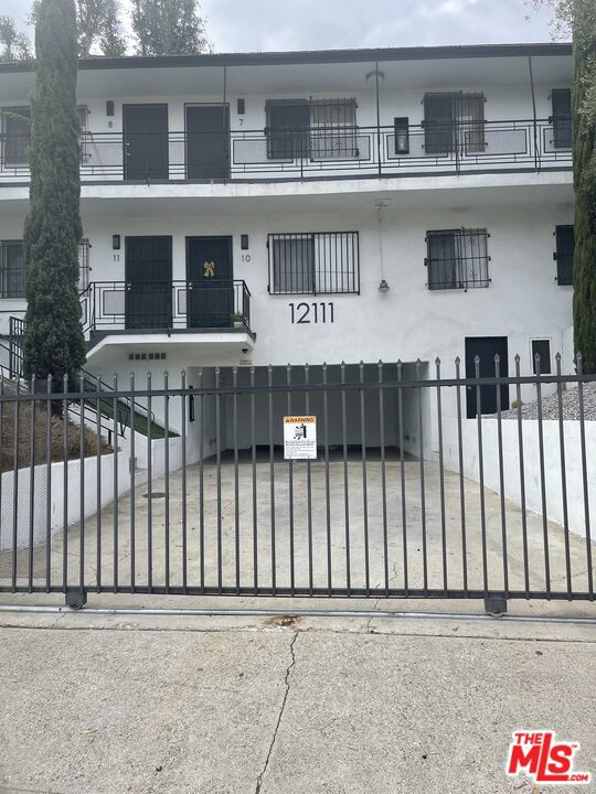 12111 S Figueroa Street