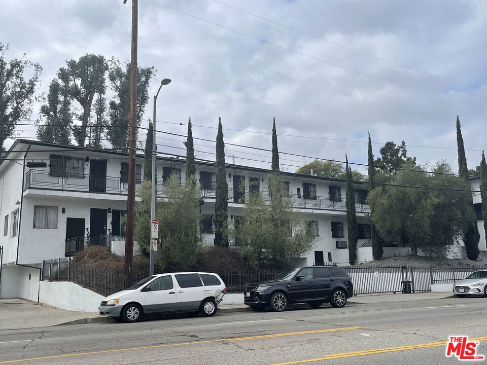 12111 S Figueroa Street