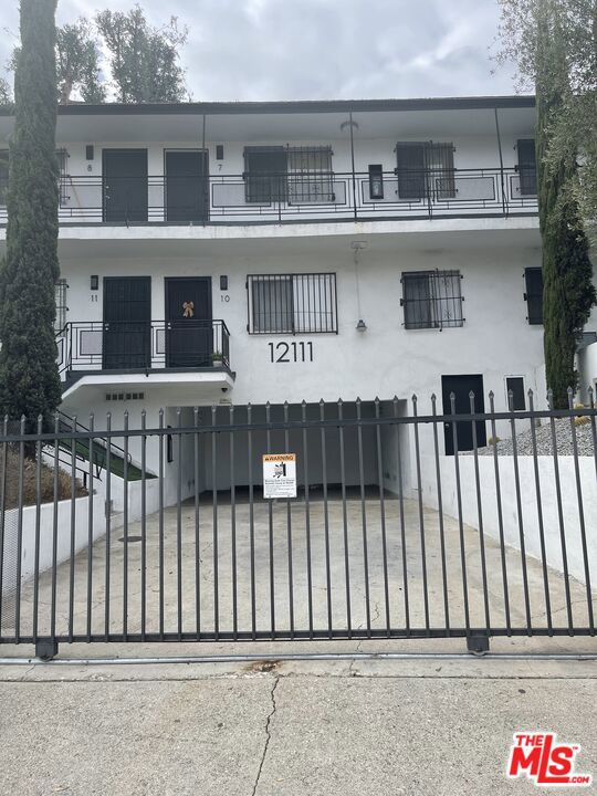 12111 S Figueroa Street