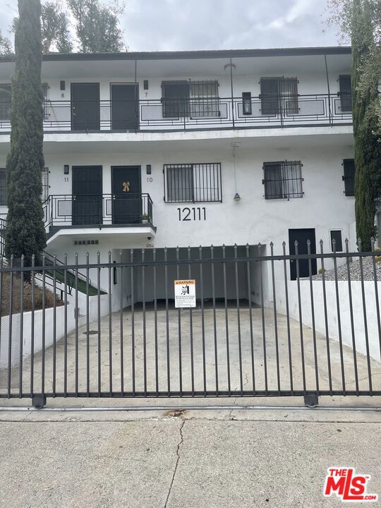 12111 S Figueroa Street