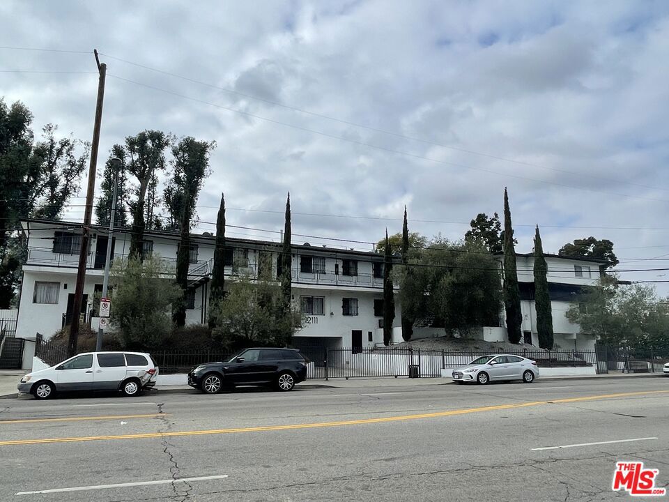 12111 S Figueroa Street