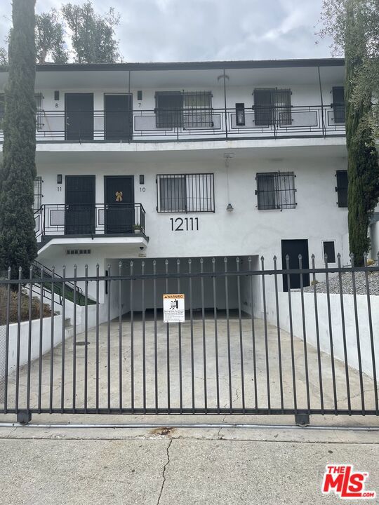 12111 S Figueroa Street