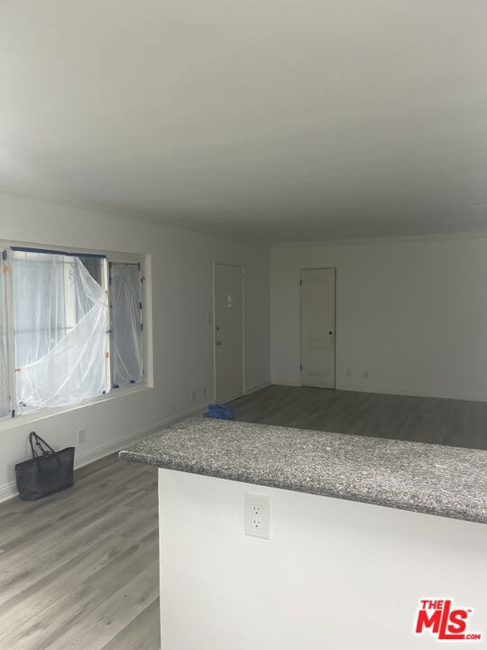 12111 S Figueroa Street