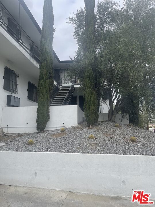 12111 S Figueroa Street