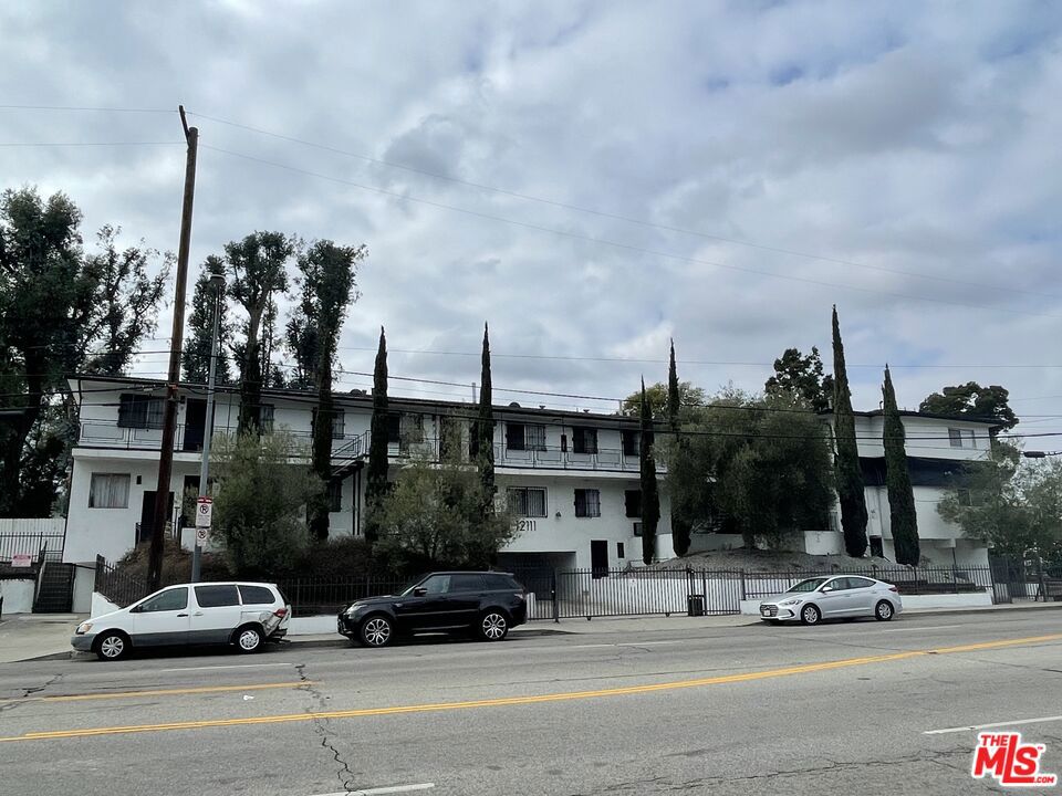 12111 S Figueroa Street