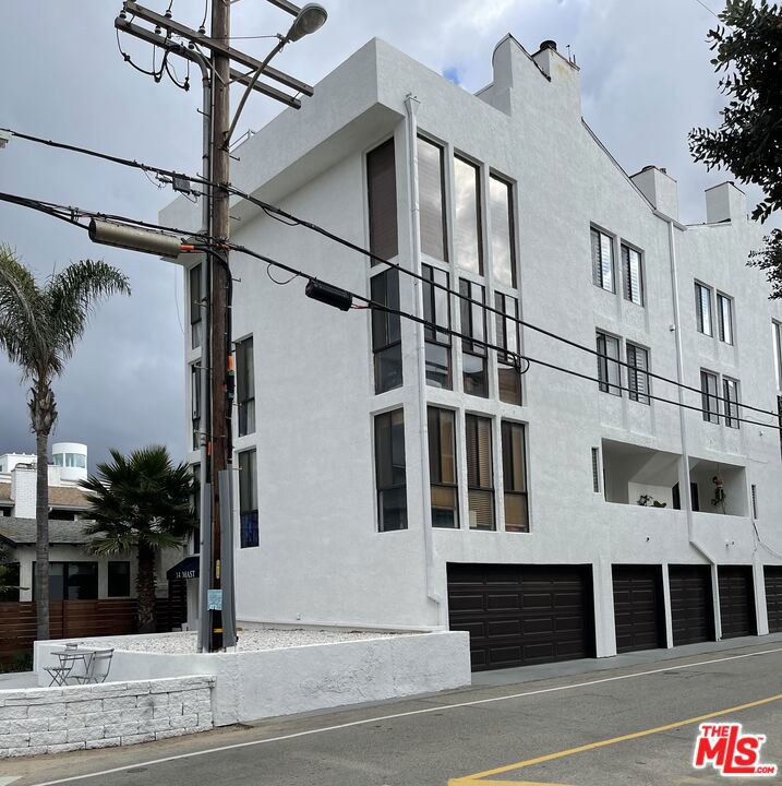 14 Mast Street