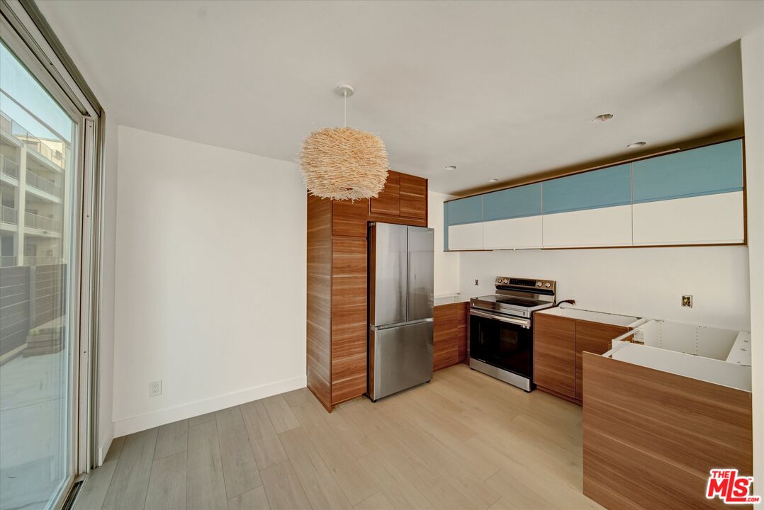 15 Spinnaker St Unit: 101