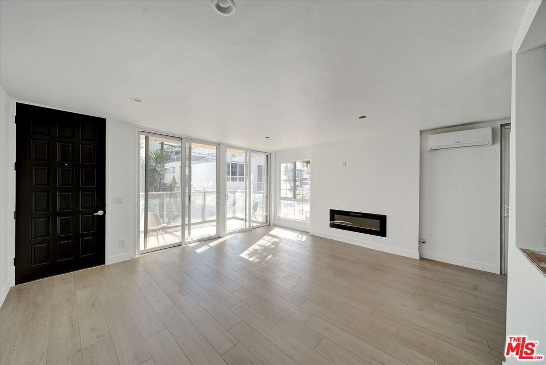 15 Spinnaker St Unit: 101