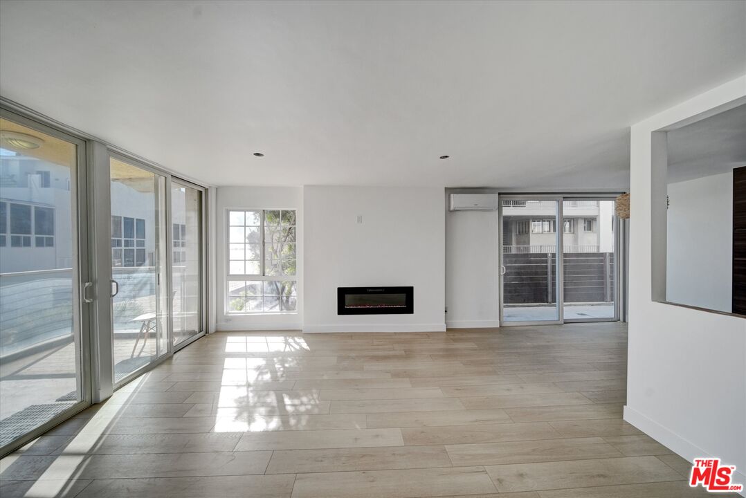 15 Spinnaker St Unit: 101