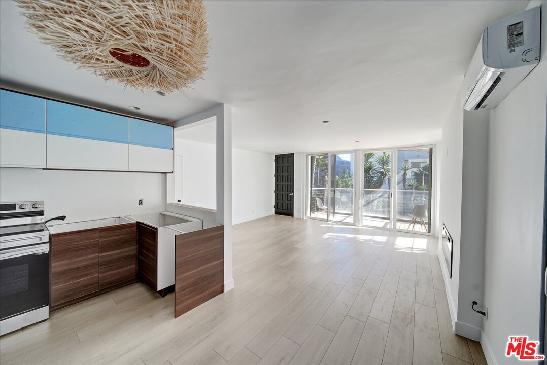 15 Spinnaker St Unit: 101