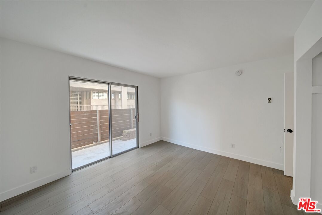 15 Spinnaker St Unit: 101