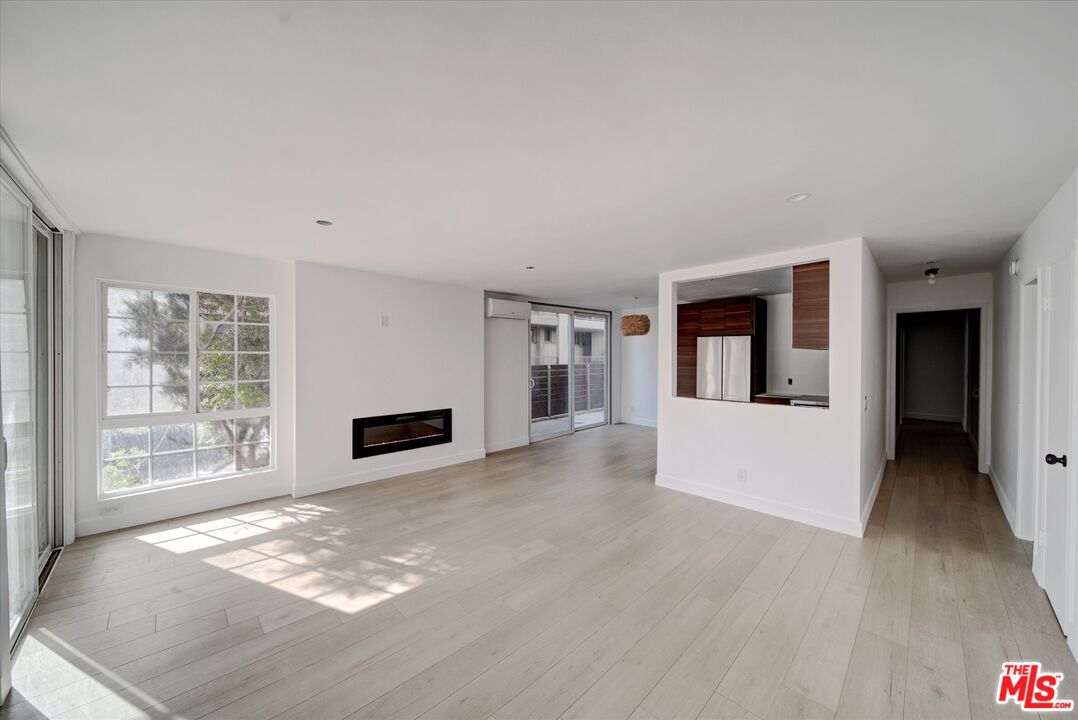 15 Spinnaker St Unit: 101