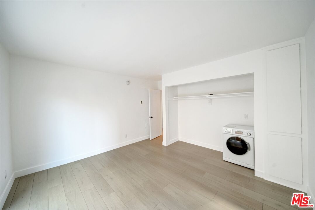 15 Spinnaker St Unit: 101