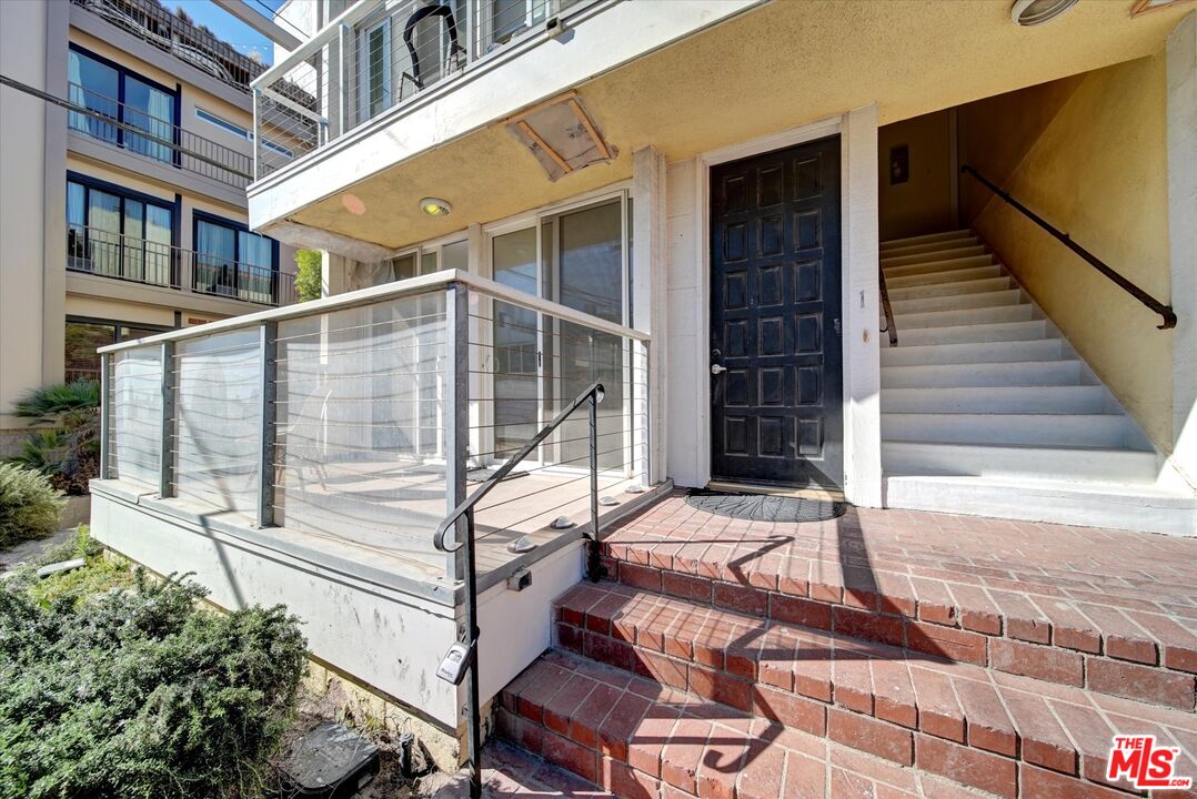 15 Spinnaker St Unit: 101