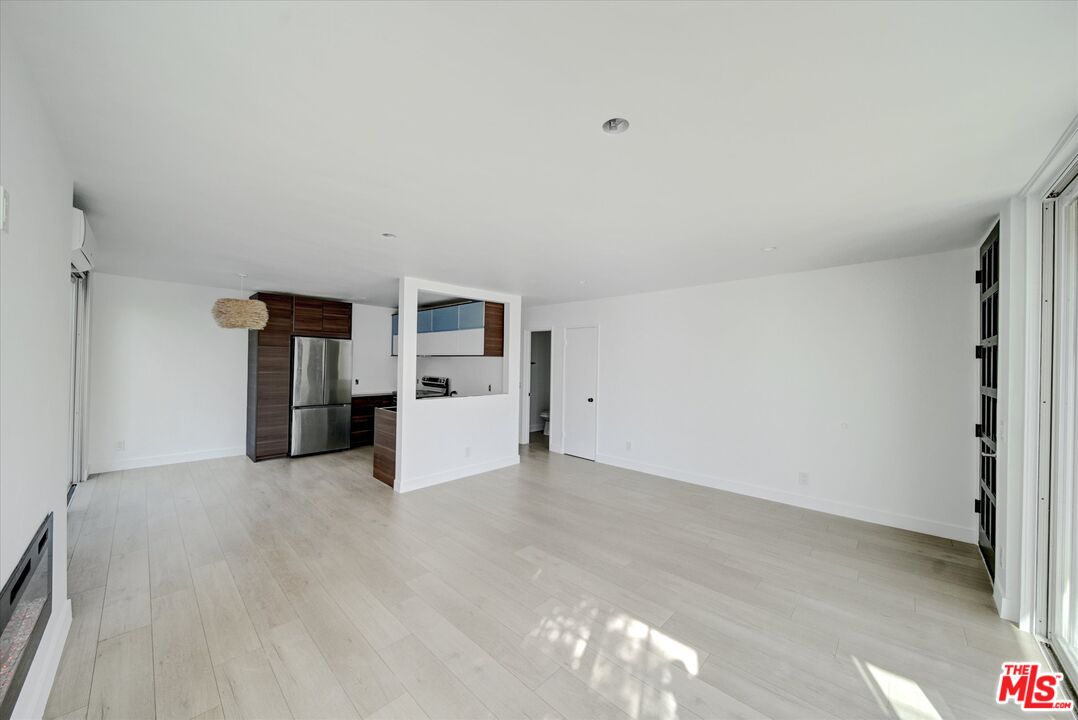 15 Spinnaker St Unit: 101