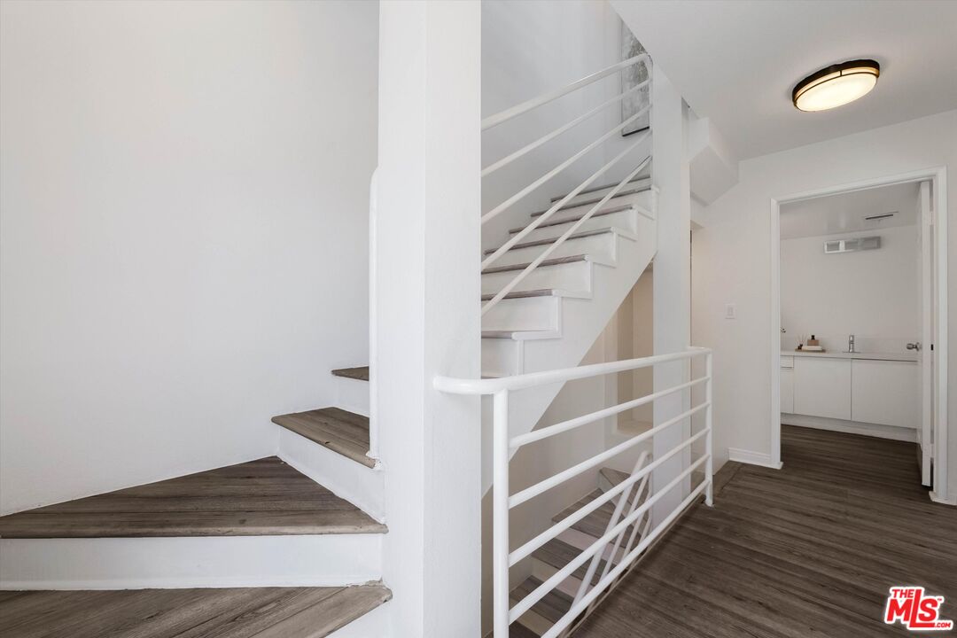 245 Hollister Ave Unit: 1