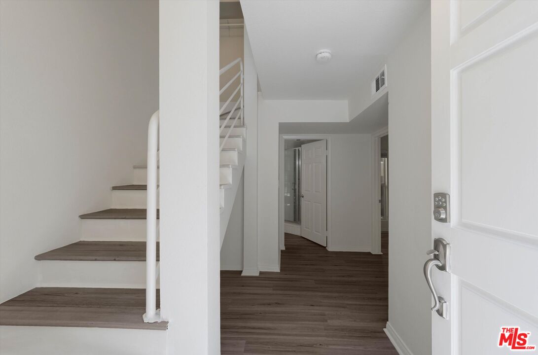 245 Hollister Ave Unit: 1