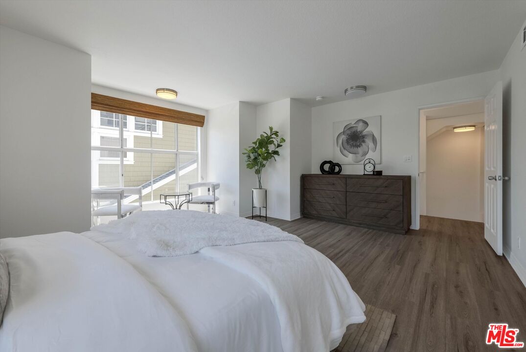 245 Hollister Ave Unit: 1