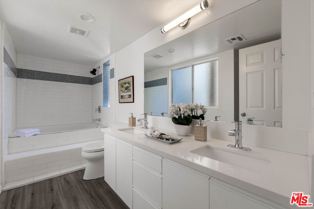 245 Hollister Ave Unit: 1