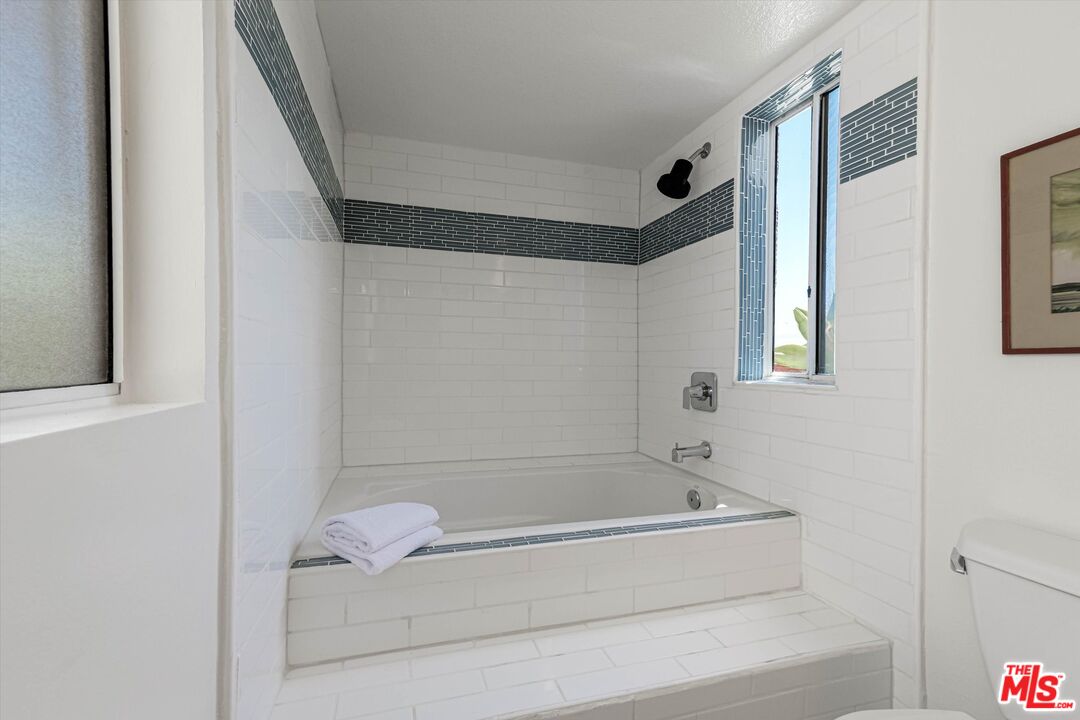 245 Hollister Ave Unit: 1