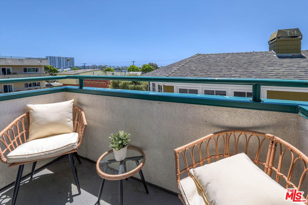 245 Hollister Ave Unit: 1