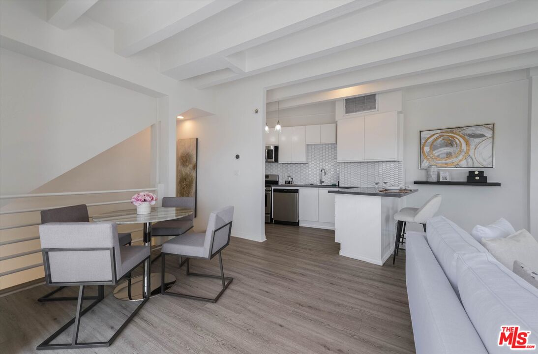 245 Hollister Ave Unit: 1