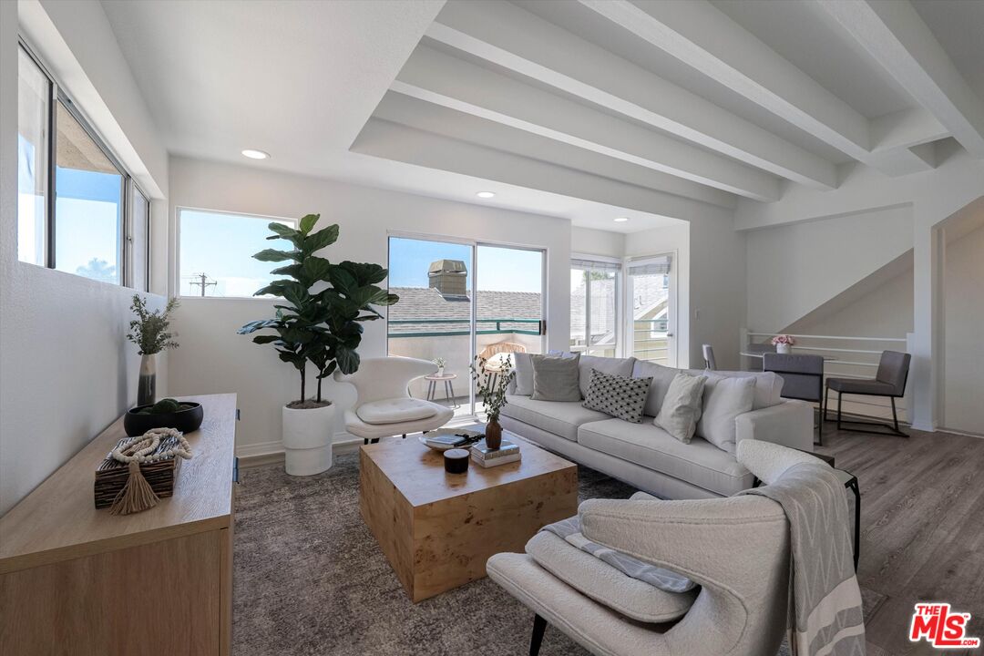 245 Hollister Ave Unit: 1