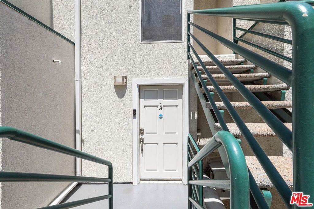 245 Hollister Avenue 1