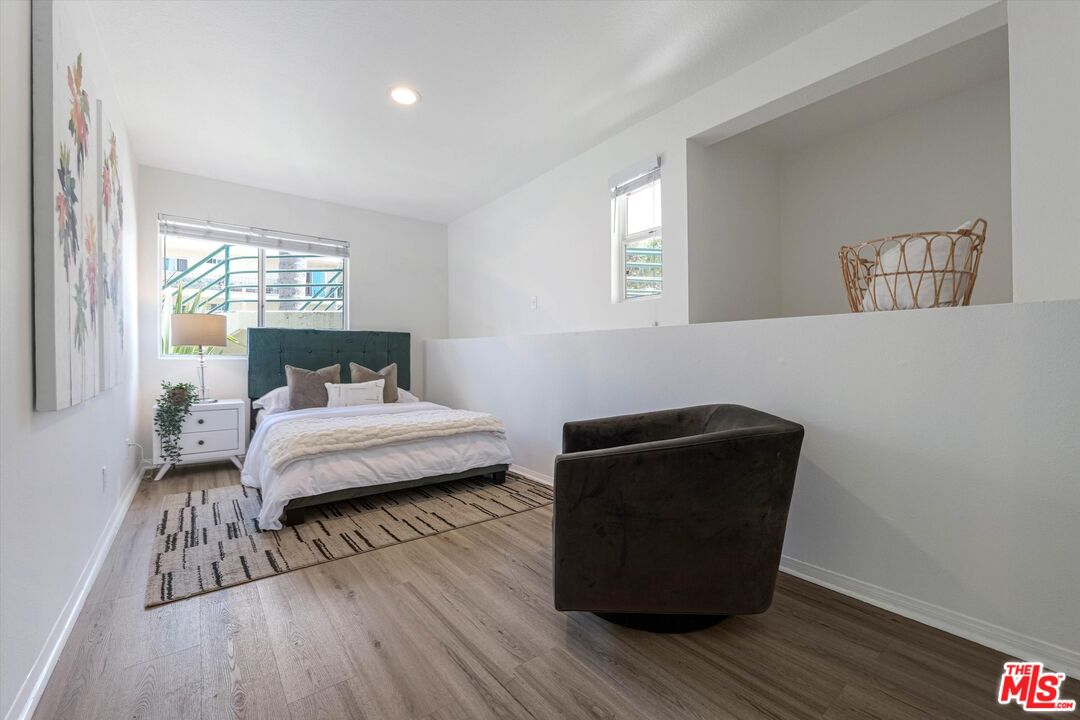 245 Hollister Ave Unit: 1