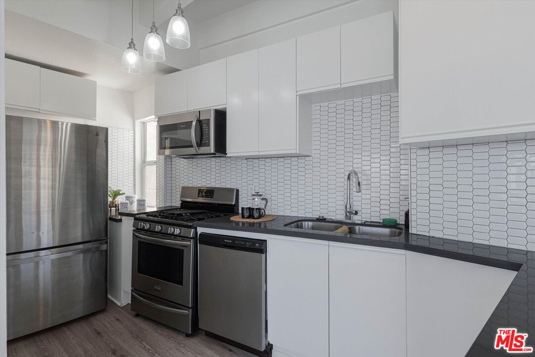 245 Hollister Ave Unit: 1