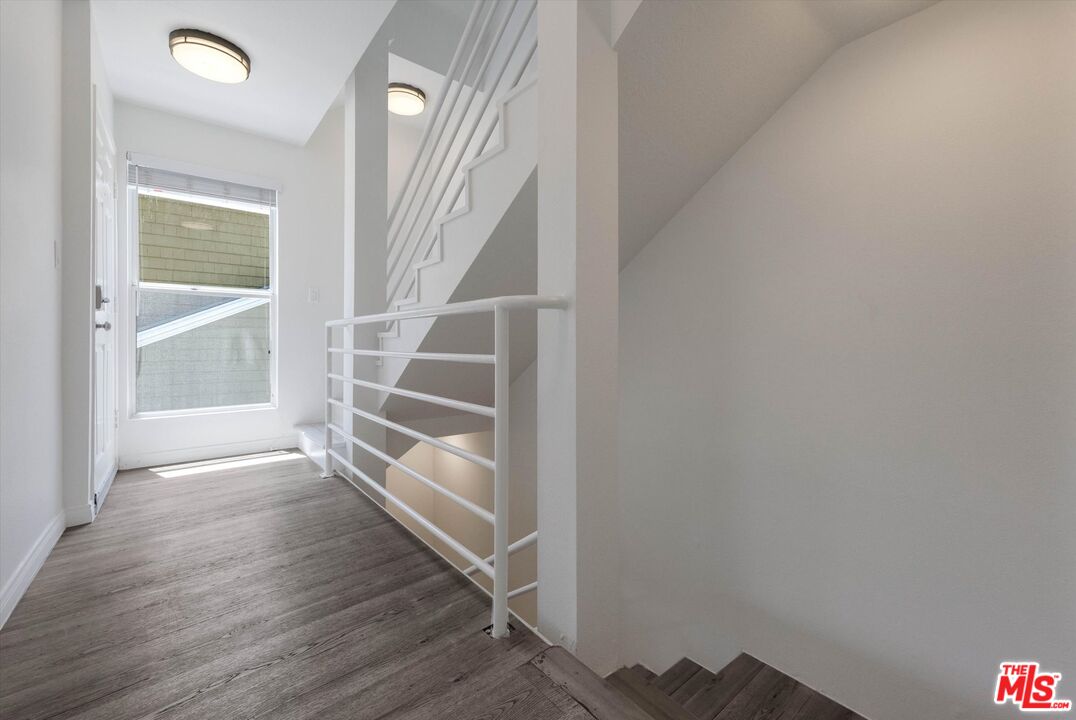 245 Hollister Ave Unit: 1