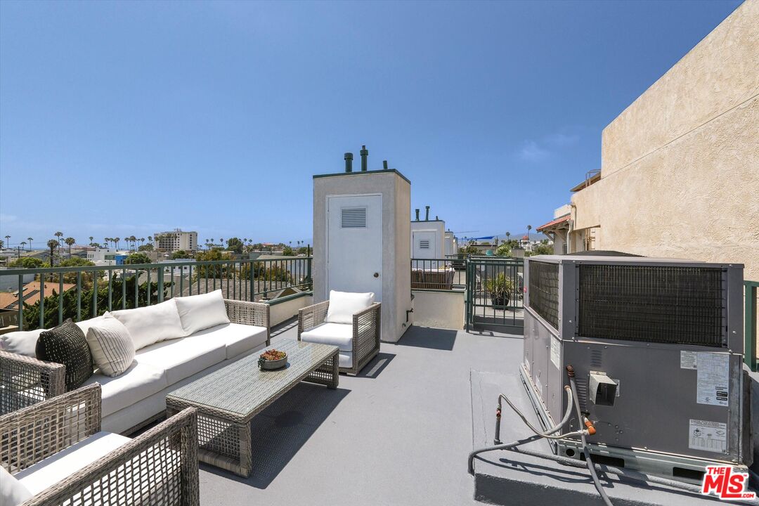 245 Hollister Ave Unit: 1