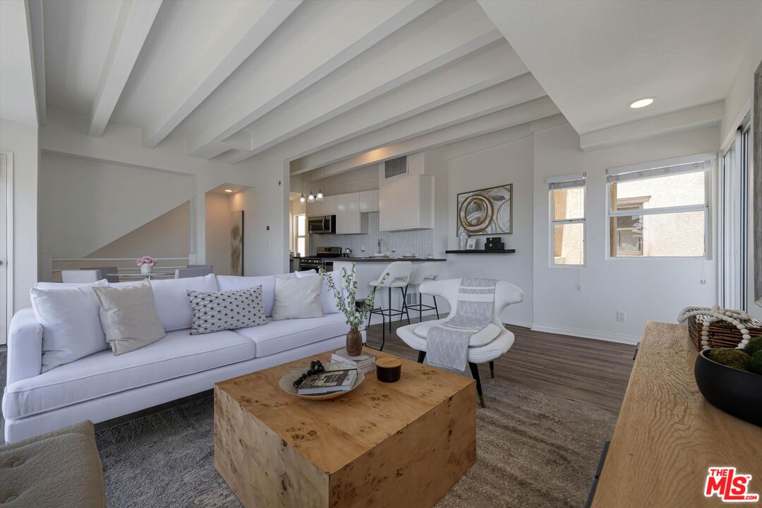 245 Hollister Ave Unit: 1