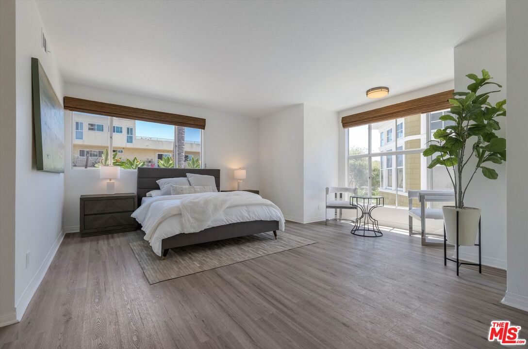 245 Hollister Ave Unit: 1
